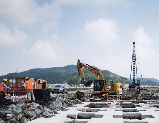 公司管理层赴在建工地考察 并慰问在建工程项目